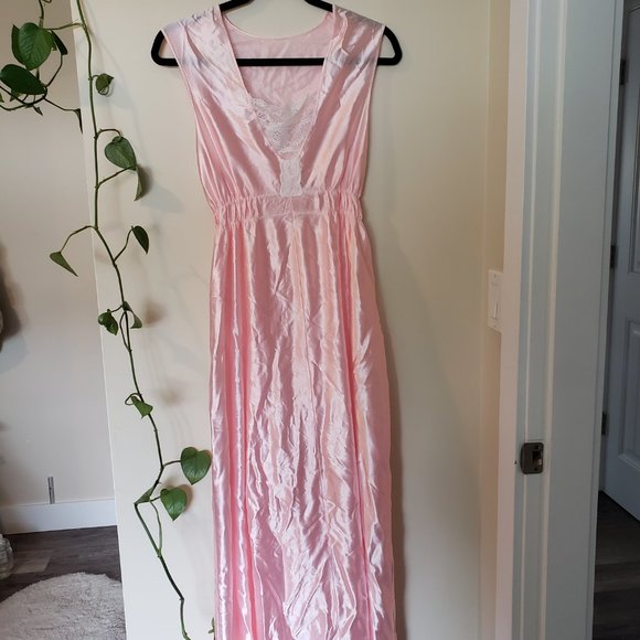 Vintage 80s pink satiny Cahill Lingerie slip - Picture 2 of 8